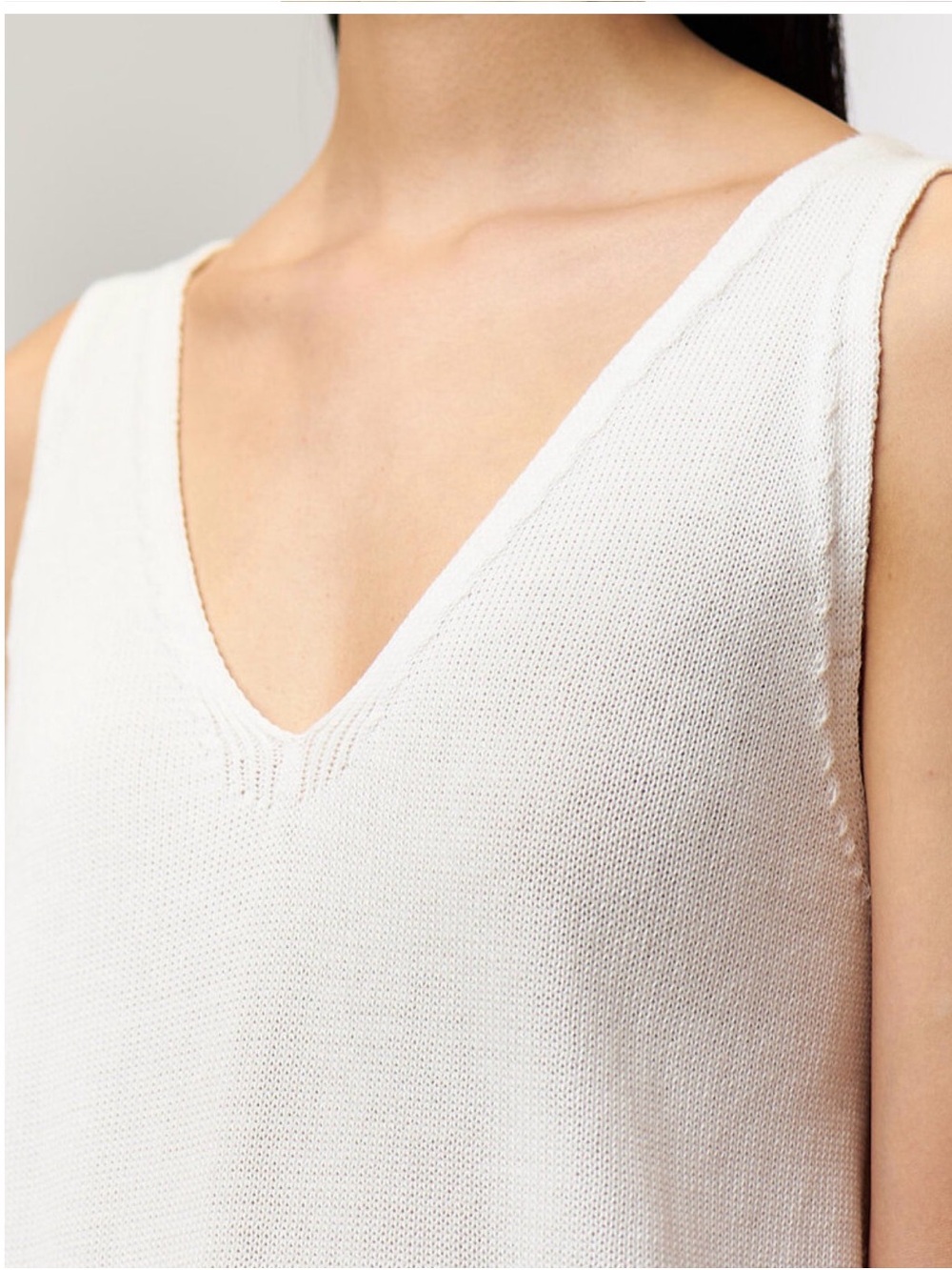 Babaton Knitted Tank Top Cream Deep V‑Neck size L cotton and cashmere blended - Picture 2 of 9